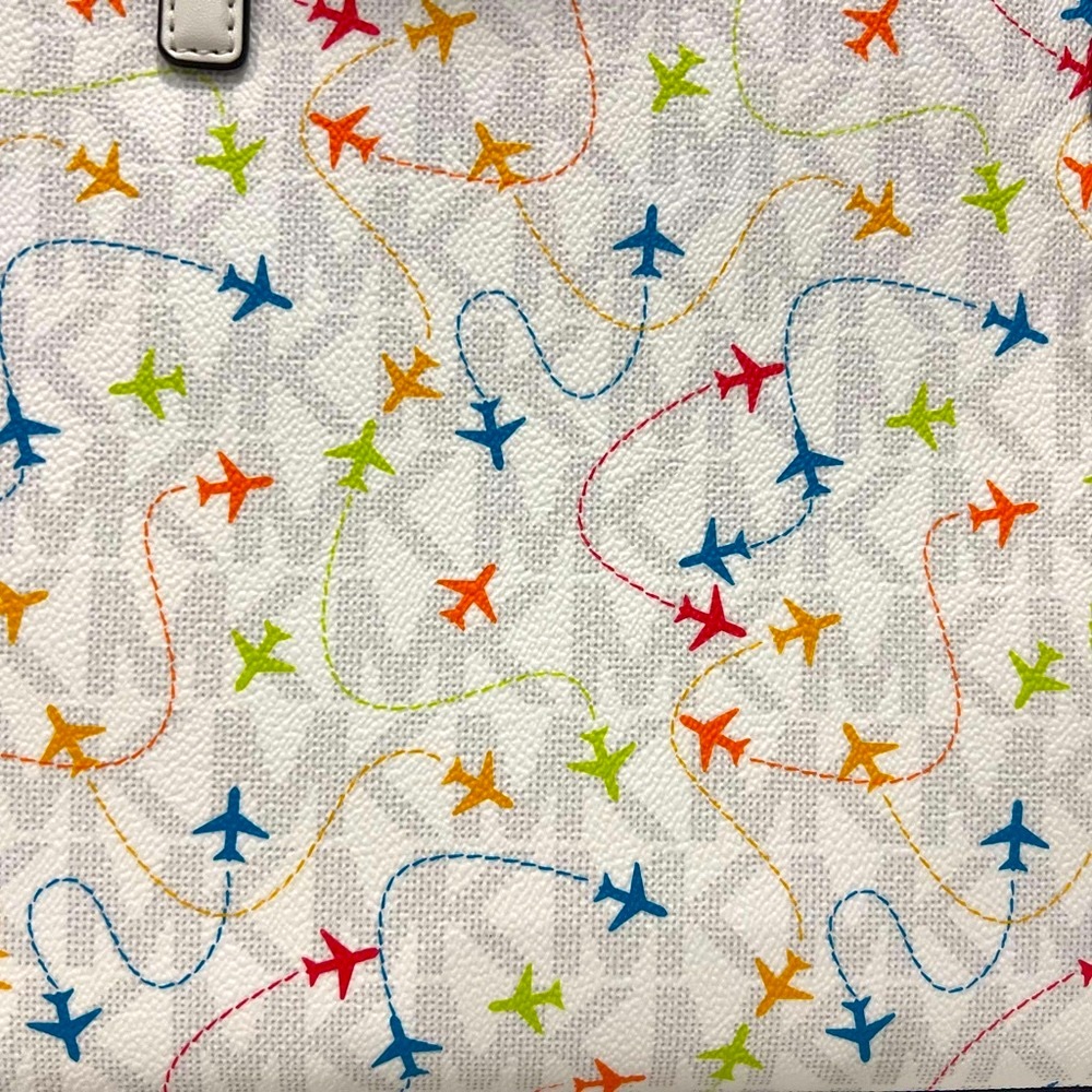NEW! Michael Kors Jet Set Medium Carryall Tote Bag White/ Airplanes LAST ONE - Picture 3 of 9